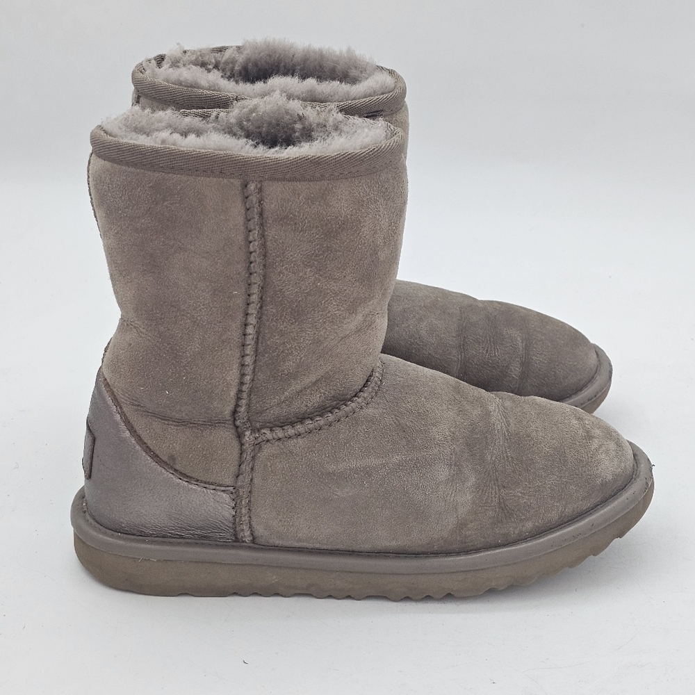 UGG Classic Short Shine Boots Dusted Cocoa Little Big Kid Size 2 Metallic Heel - Picture 4 of 11